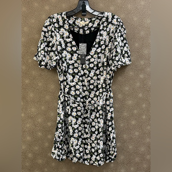 Le Lis Dresses & Skirts - 🔥🔥🔥NEW Le Lis Floral Daisy Mini Dress